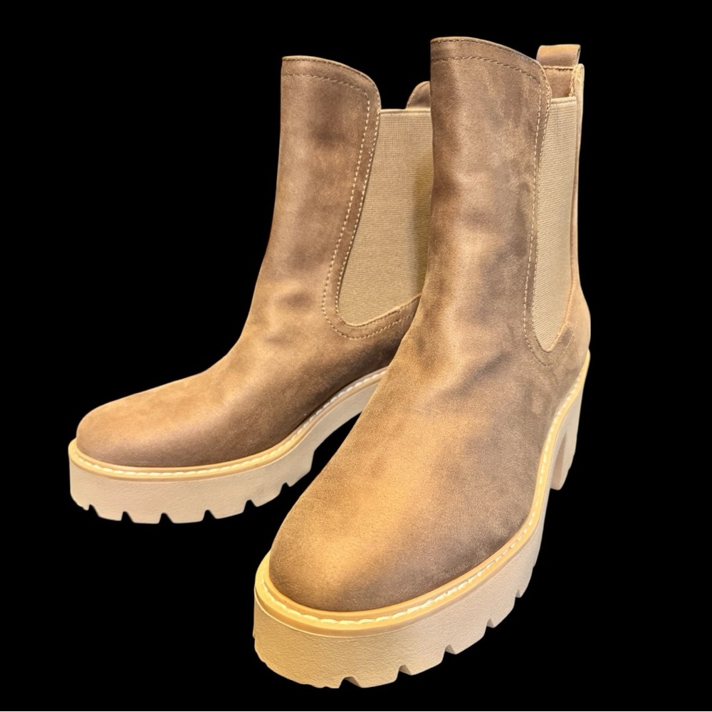 NIB DV Tobias Tan Lugg Booties size - 9.5